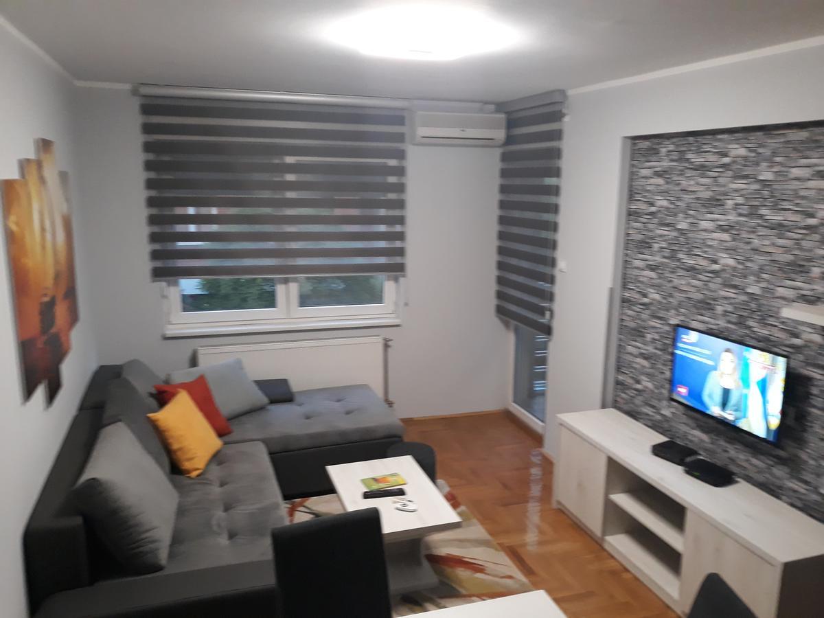 Apartment Azzuro 2 Novi Sad Bagian luar foto