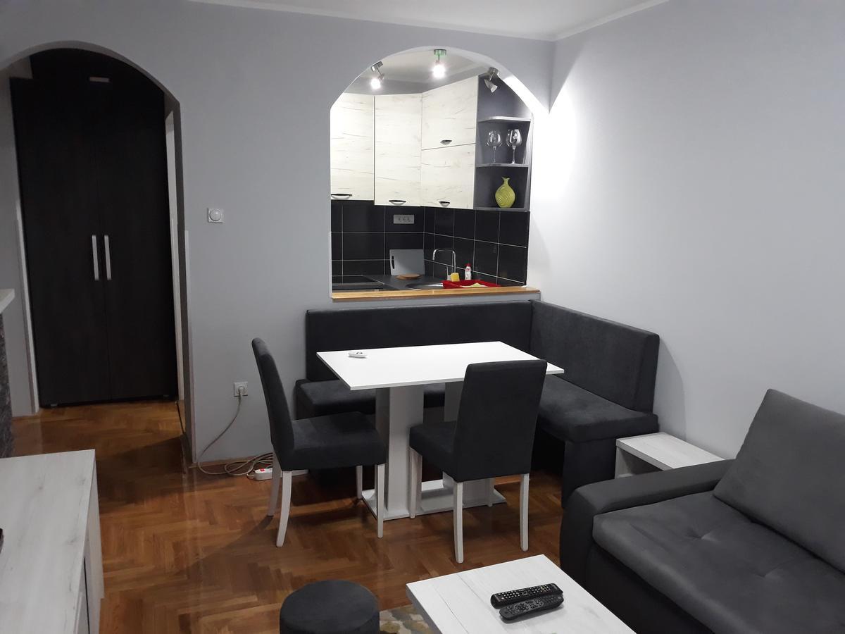 Apartment Azzuro 2 Novi Sad Bagian luar foto